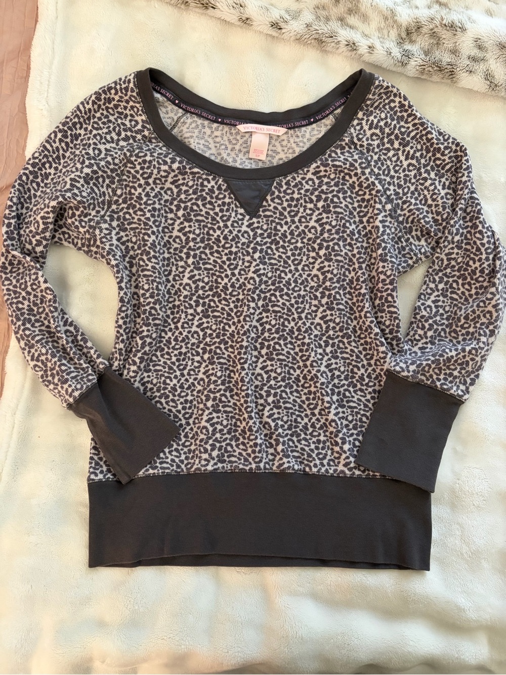 🐆 VINTAGE 2013 VICTORIA’S SECRET LEOPARD THERMAL TOP 🐆